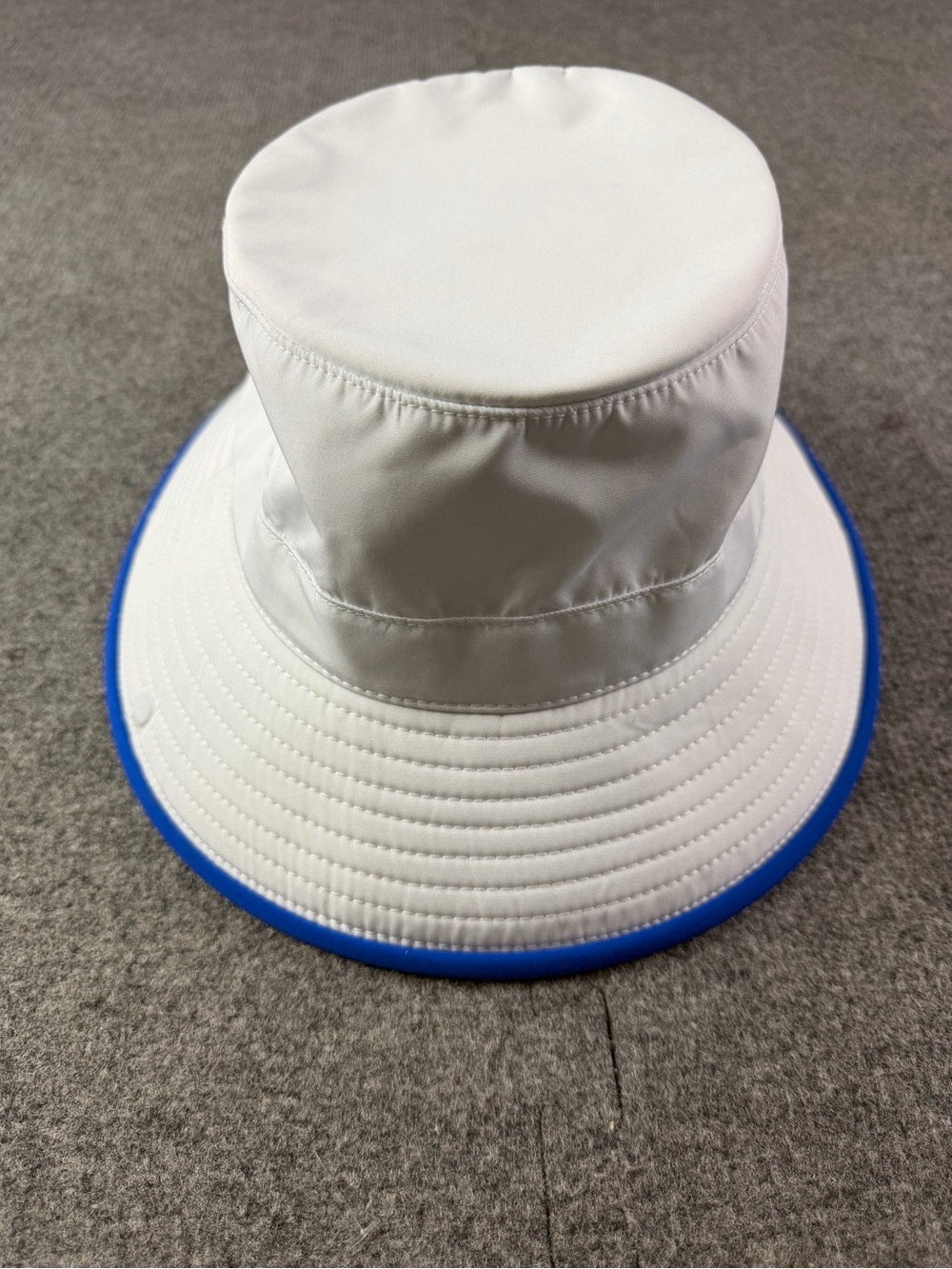 Tilley Sport Wide Brim Golf Bucket Hat Size XL White/Blue NWT